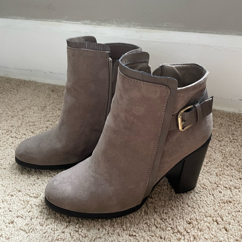 Suede Taupe booties! Super comfy, great condition!